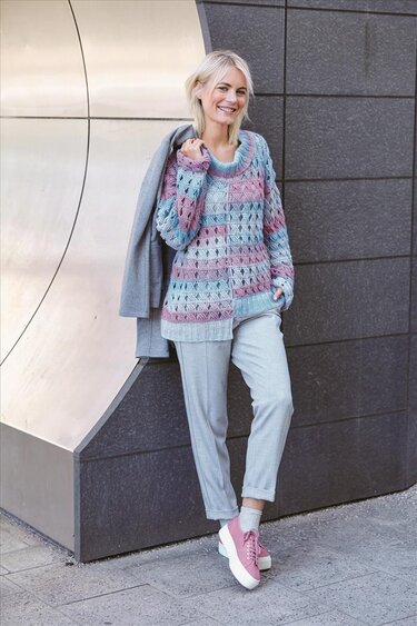 Gehäkelter Pullover mit grandiosem Muster aus Schurwollgemisch. - Bild 2