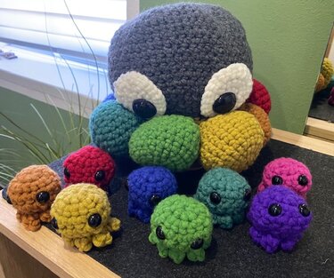 Montessori Octopus with Babies Amigurumi - Crochet
