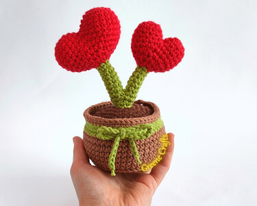 Heart Plant Crochet Pattern - No-Sew Valentine's Day Crochet Pattern