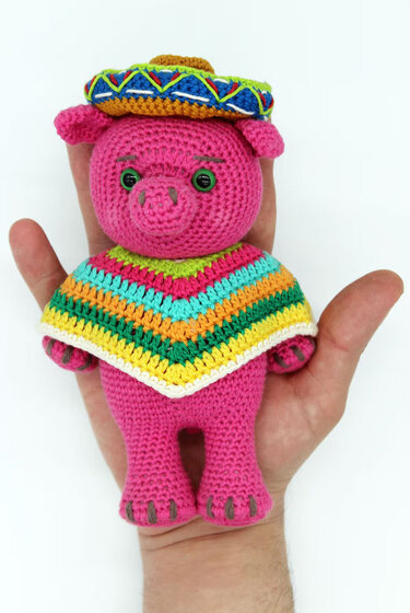 Pedro the mexican pig crochet pattern in English