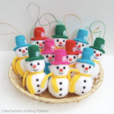 K016 Snowman decor with 3 hats - Amigurumi Christmas New Year decor toy - Knitting