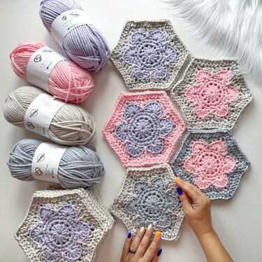 Cozy Hexi Flower Blanket - Crochet