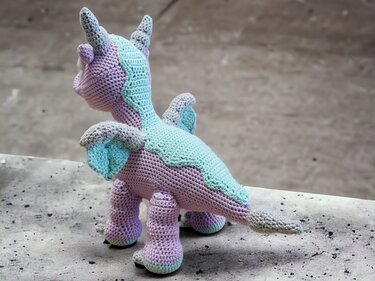 Jola der Drache *stehend* - Bild 5