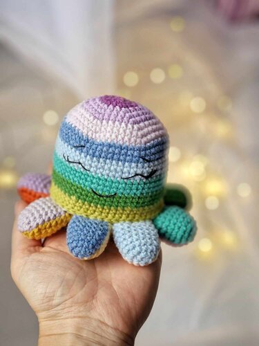 Crochet temperature reversible octopus amigurumi pattern