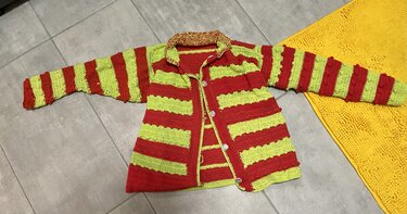 besondere Trachtenjacke gelb/rot - Häkeln