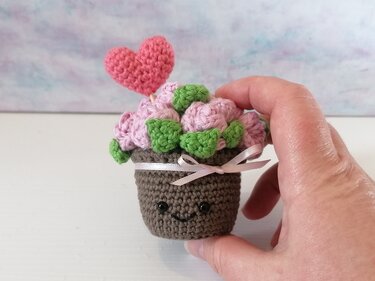 Crochet Pattern Pot of Roses with Heart Amigurumi