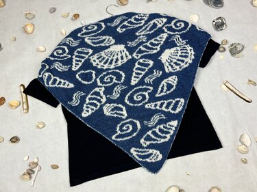 Triangular Scarf Sea Treasures in Double Knitting - Image 2