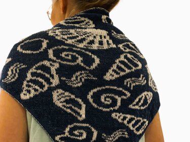 Triangular Scarf Sea Treasures in Double Knitting - Image 5