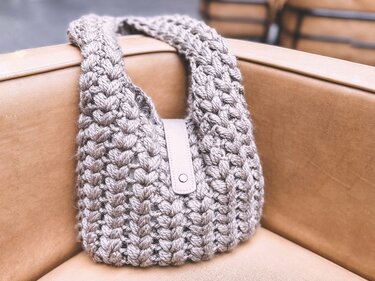 Crochet pattern cozy shoulder wool handbag PDF and video tutorial