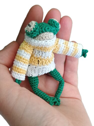 Pattern for Crocheting a Small Frog in a Striped Sweater