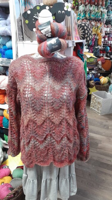 Wunderschöner Wellenpulli mit Farbverlauf und Ajourmuster  Strick-Anleitung - Stricken