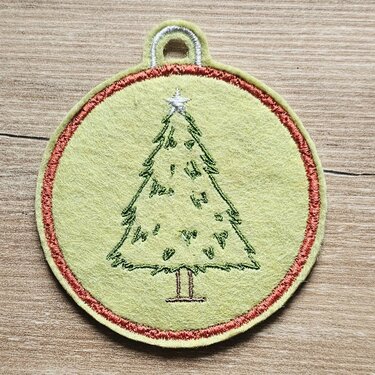 Stickdatei ITH - Weihnachtskugel 3 - Tannenbaum - Sticken