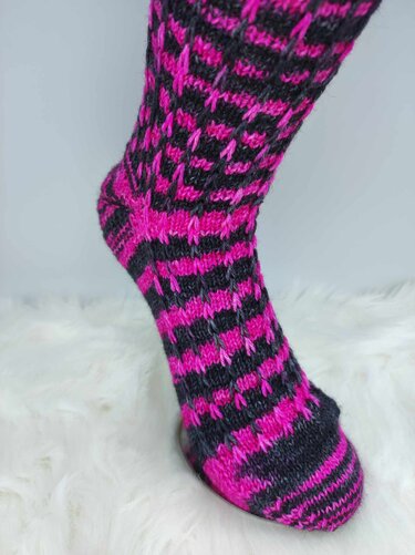 Anleitung Socken Stricken Hebemaschenmuster "Herbert"