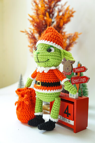 Green Frog christmas PDF pattern - amigurumi green frog christmas pattern - Crochet