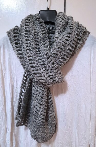 grauer Kuschel-Schal Häkelanleitung