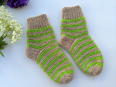 Flat Knit Two-Needles Two-Color Socks Pattern - Knitting