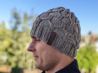 Bulky Yarn Cable Hat Knitting Pattern for Men