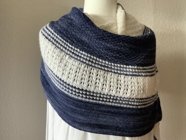 Caprice - asymmetrisches Tuch - Stricken