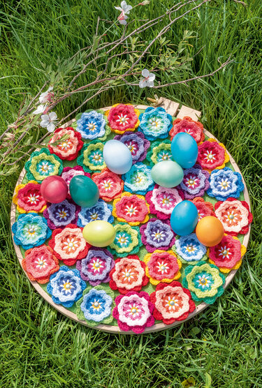 4teiliges Oster-Häkelset mit Ostereiern und Eierbechern - Häkeln