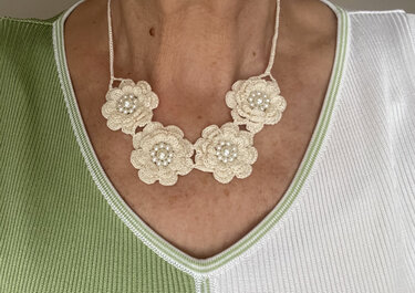 3D Flowers Necklace Pattern,Wedding Crochet Jewelry,Pearls Flowers Necklace