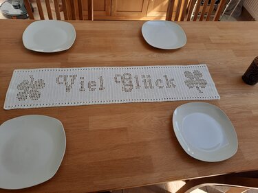 Tischläufer Viel Glück Häkelanleitung