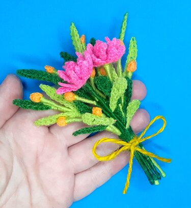 Pink flower brooch Crochet pattern