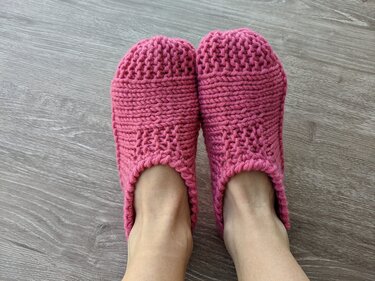 Two-Needles Flat Knit Socks Pattern - Knitting
