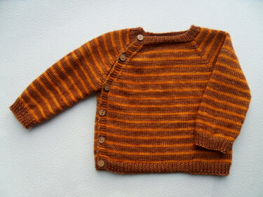 Strickanleitung Streifenschlüttli Gr. 68-80