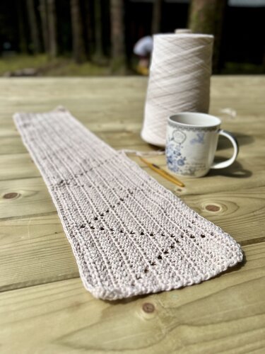 Elegant Diamond rug crochet pattern for beginners video & PDF - Woolpedia - Image 3