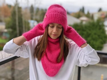 Barbie-Style Winter Knit Mittens Pattern - Knitting