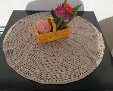 Häkelanleitung runde Tischdecke Dahlie
