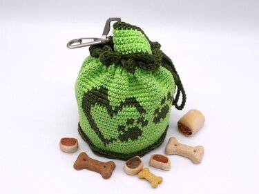 Häkelanleitung Leckerlibeutel mit Pfotenherz
