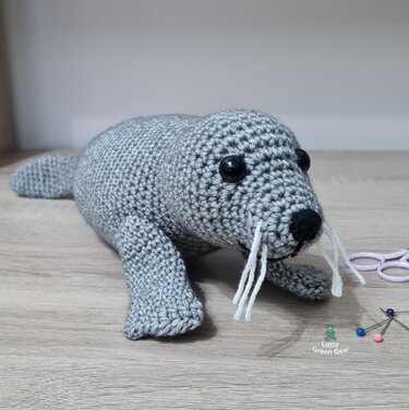 Sandy the Seal Crochet Amigurumi Pattern (English)
