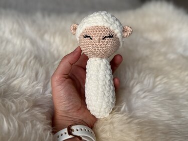 Lulu the Lamb: Crochet Pattern for an Enchanting Baby Rattle