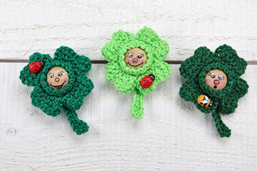 Häkelanleitung Glücksklee als Anhänger und Pin