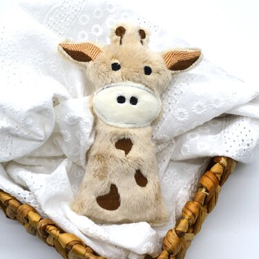 Stickdatei Giraffe ITH Rassel Kuscheltier - Sticken