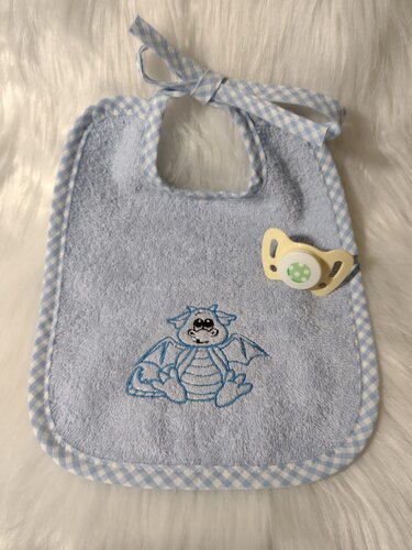 Stickdatei - Baby Drache Magamara - 2 Größen - Sticken