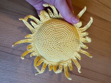 Gehäkelte Sonne als Lernspielzeug oder als Deko fürs Kinderzimmer - Bild 6
