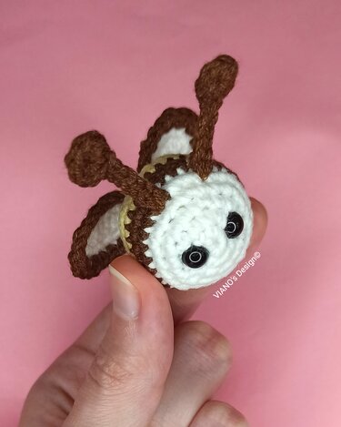 Little Bee Amigurumi Crochet Pattern