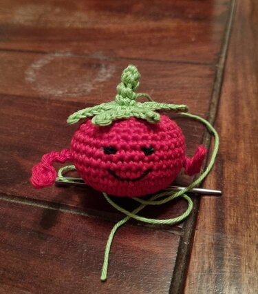 Timo Tomate z.B. als Schlüsselanhänger - Häkelanleitung