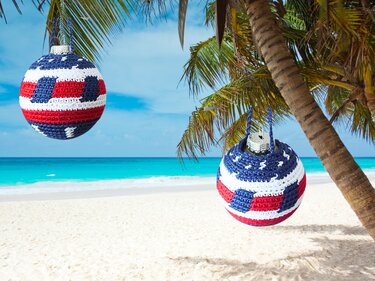 Noeru Häkelanleitung: Dekorative Weihnachtskugel im maritimen Stil