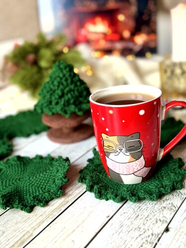 Crochet Christmas tree coasters set with the holder pattern