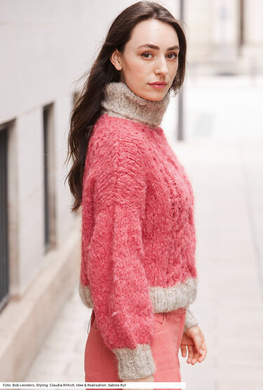 Pullover mit Rollkragen mit Ajourmusterzopf in Rot und Beige - Stricken