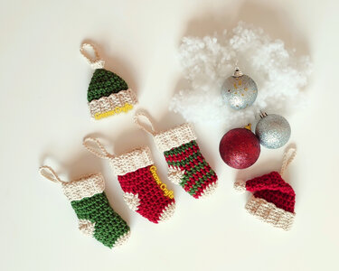 Häkelanleitung: Mini Weihnachtsstrümpfe & Mützen - Weihnachtsschmuck - Bild 5