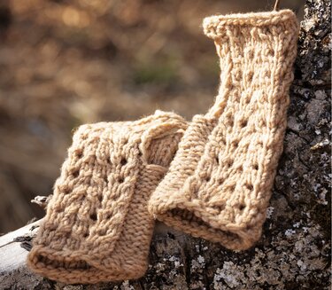 Handstulpen mit Lochmuster - Stricken