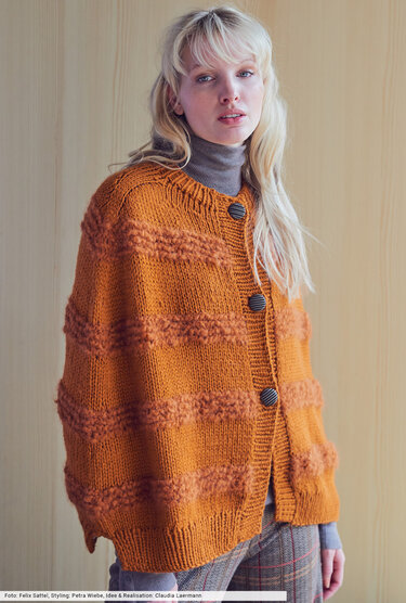 Poncho in Streifenoptik und Knöpfen - Stricken
