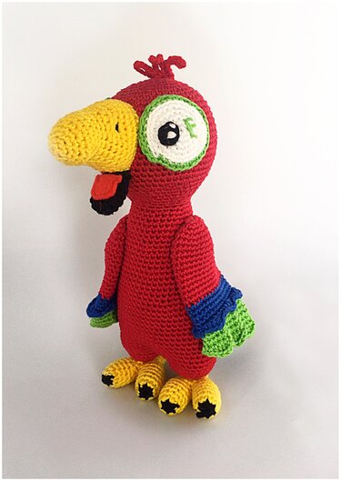 A nice pattern of a beautiful parrot, decrible in Dutch, Deutsch and Englisch US terms - Crochet