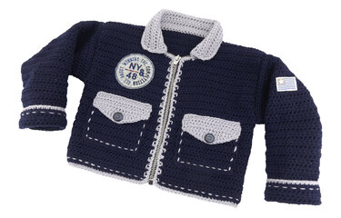 Marineblaue gehäkelte Babyjacke mit Reißverschluss, hellgrauem Kragen und aufgesetzten Taschen