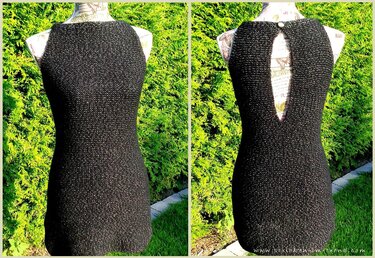 Schwarzes, ärmelloses Strickkleid auf einer Schneiderpuppe, vorne U-Boot-Ausschnitt, hinten tiefer V-Ausschnitt mit Knopf