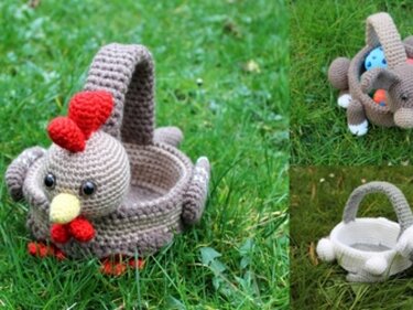 Mehrere gehäkelte Hühner-Körbchen in unterschiedlichen Farben auf Rasen